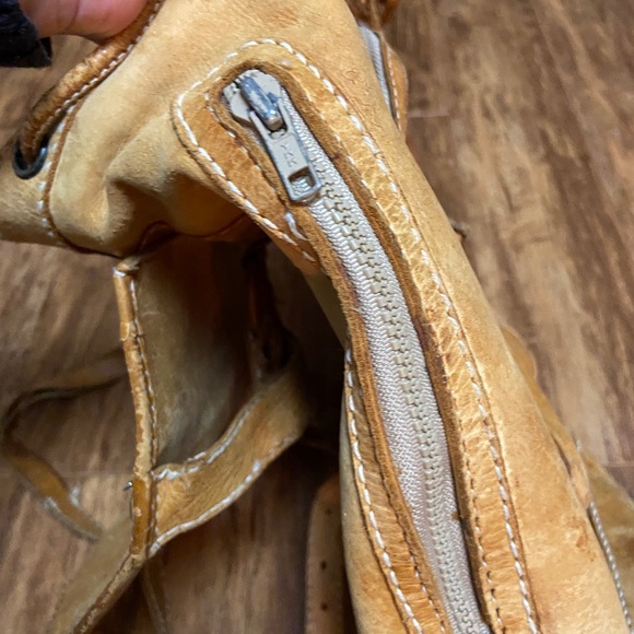 SOLD do not buy. Thrashed vintage leather backpack - Picture 9 of 9